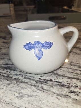 Vintage Pfaltzgraff Yorktowne Stoneware Gravy Boat Pitcher Blue Floral 414Y USA